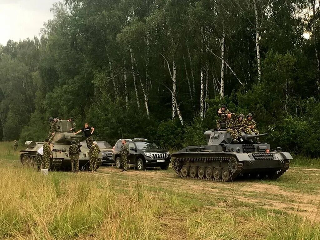 Поездка на танке. Танки на гражданке. Поездка на танке. Поездка на танке. Катание на танках.