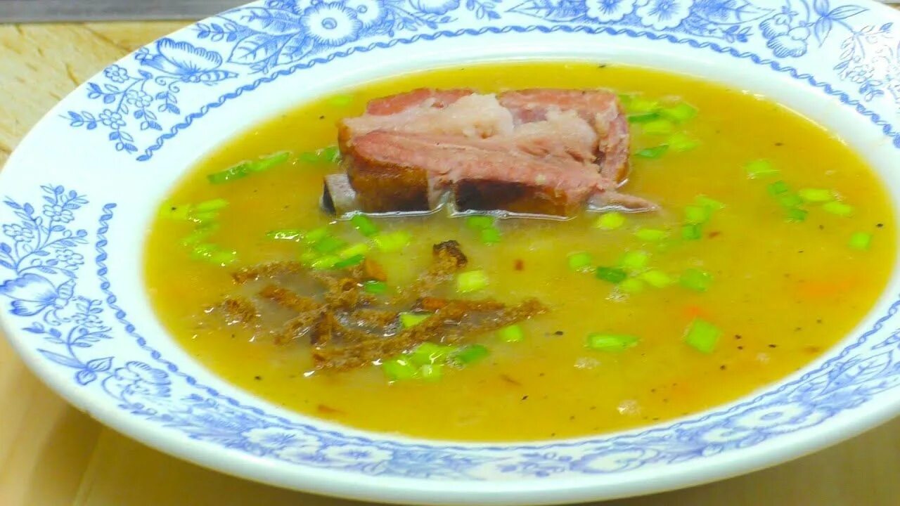 Гороховый суп с копчеными ребрышками пошагово. Суп гороховый с копченостями с копченостями. Гороховый суп с копчеными ребрышками пошагово. Гороховый суп с копченостями ребрышками. Суп гороховый с копчеными ребрышками пошаговый.