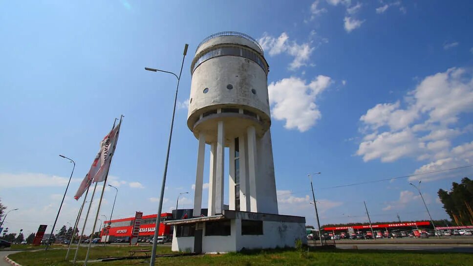 Белая башня уралмаш екатеринбург. Белая башня екатеринбург. Водонапорная башня узтм – «белая башня». Белая башня, екатеринбург, улица бакинских комиссаров, 2а. Белая башня челябинск.