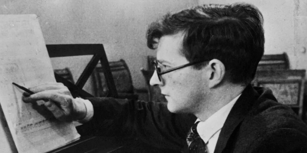 Послушать 7 симфонию шостаковича. Шостакович. шостакович 7 симфония ленинградская. шостакович в блокадном ленинграде. симфония шостаковича в блокадном ленинграде.