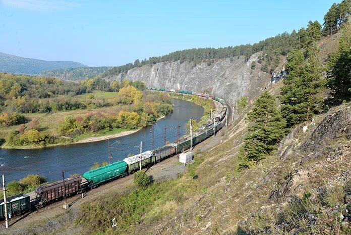Поезд юужд оренбург осень. Станция златоуст железная дорога. Земмерингская железная дорога. Уральские горы южно уральская железная дорога. Южно уральская дорога.