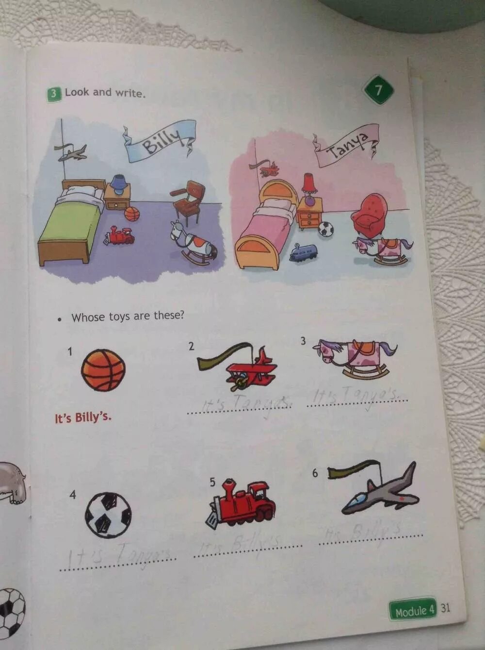 Look and write. Look read and write. This that упражнения 3 класс. Look and write this is. Look and write перевод.