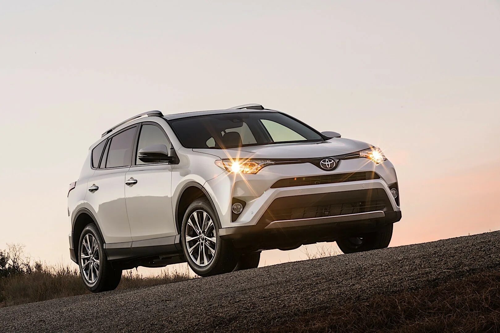 Toyota rav4 2017. Тойота рав 4 2017. Тойота рав 4 2016. Toyota rav4 4. Рав 7