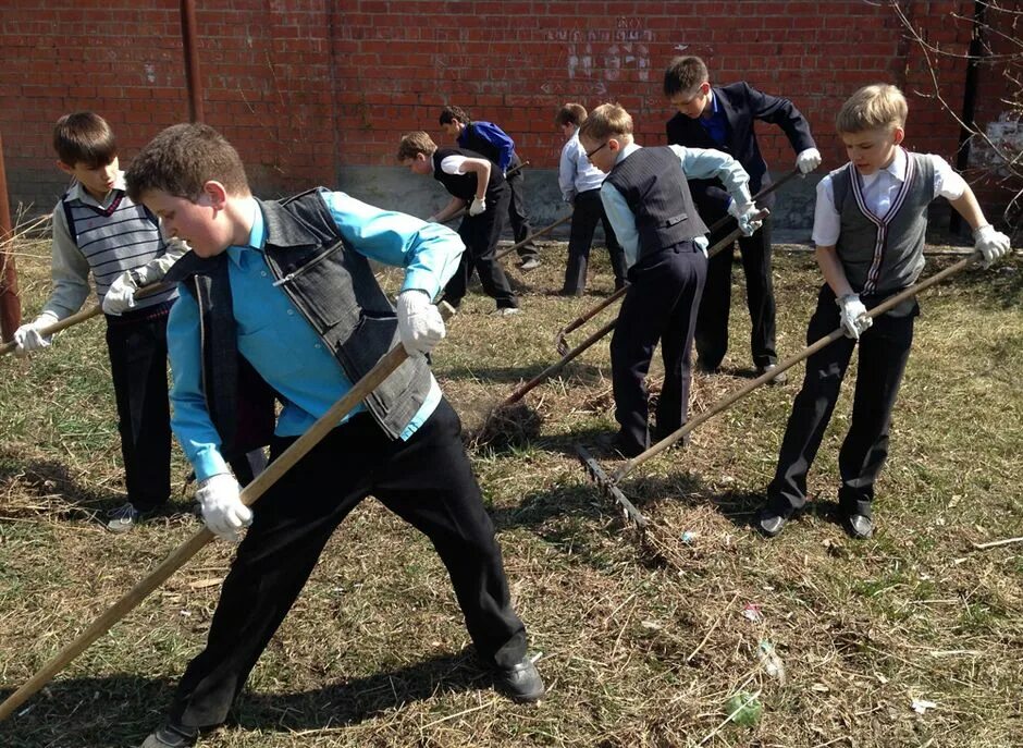 Трудиться какой вид. Труд школьника. Общественно-полезный труд в школе. Трудовая деятельность детей в школе. Трудовое воспитание подростков.