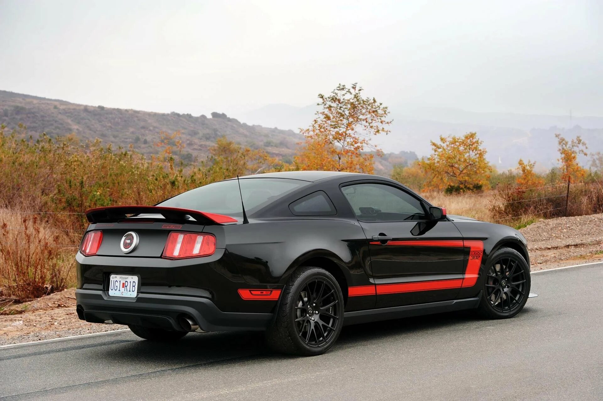 Мустанг сколько рублей. Ford Mustang Boss 302 2012. Форд Мустанг босс 2012. Форд Мустанг босс 302 2012. Форд Мустанг босс 302 черный.