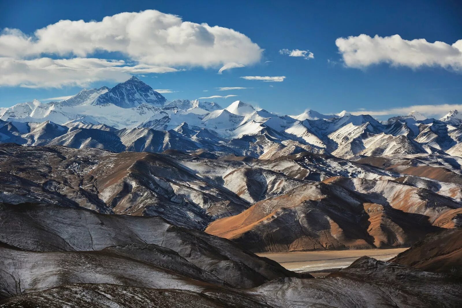 Самая большая гора в мире по площади. Тибет Эверест Гималаи. Куньлунь Тибет Гималаи. Тибетское Нагорье (Тибет),. Плато цинхай-Тибет.