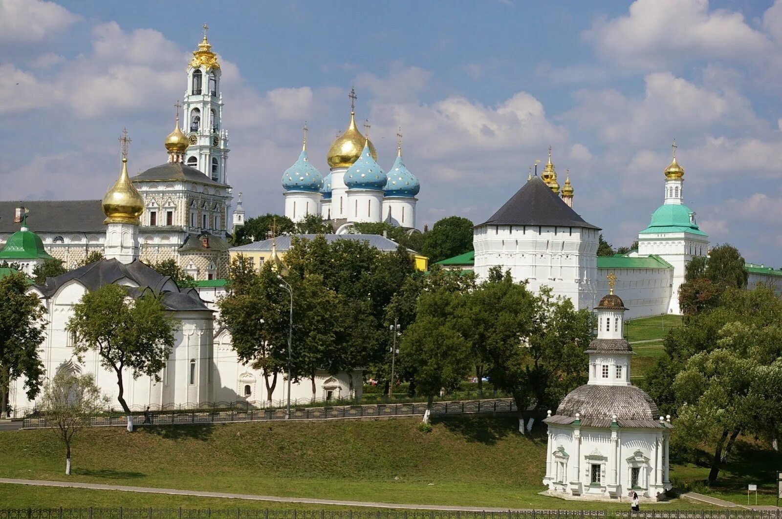 Троицкий монастырь сергия радонежского чб. Как называется монастырь сергия радонежского. Троицкий монастырь сергия радонежского москва. Как называется монастырь сергия радонежского. Троицкий монастырь сергия радонежского.