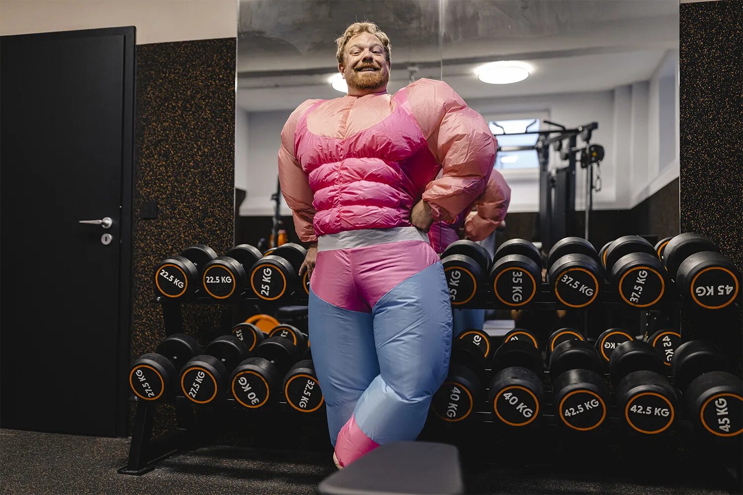 Бабушка качки. Бодибилдер в розовом. Bodybuilding Costume.
