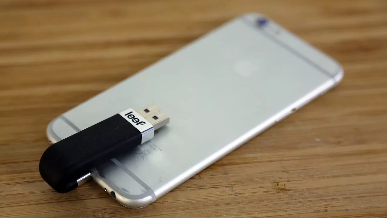 Флешка для айфона IBRIDGE iphone. Айфон 5s флешка память. Флешка Leef для айфона. Iphone 6 флешка. Дополнительная память для телефона