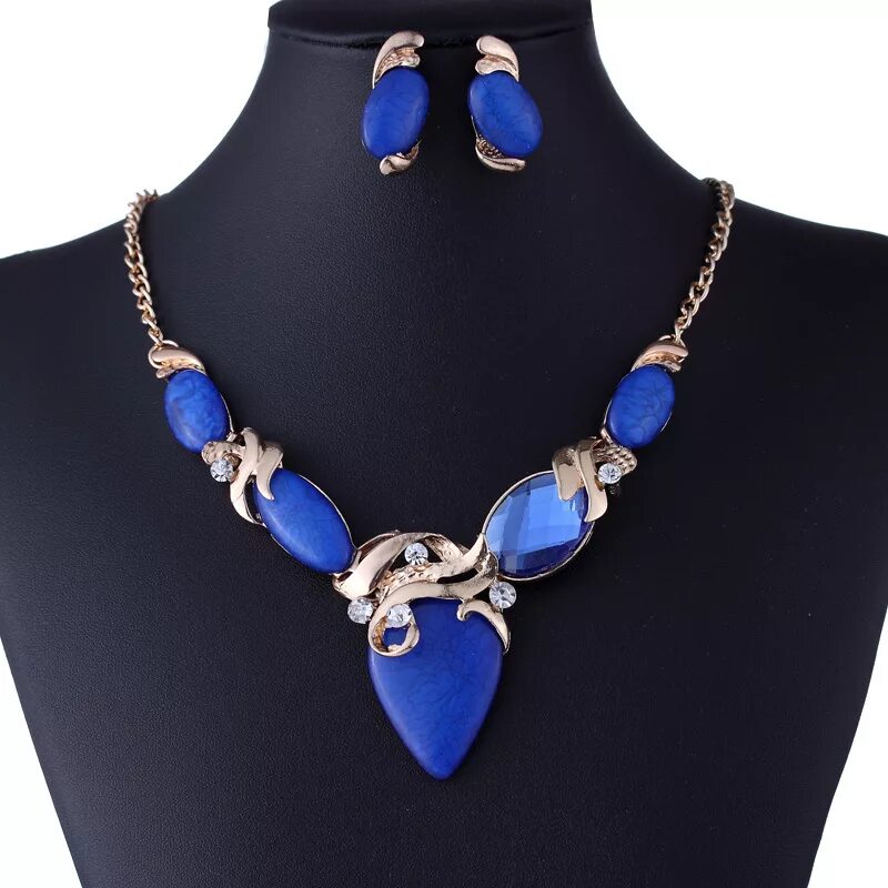 Синие украшения. Ожерелье с синими камнями. Украшения синего цвета. Крупная бижутерия.