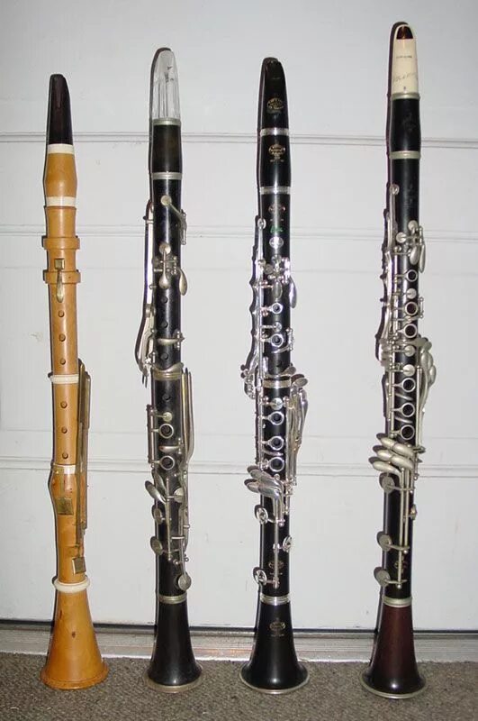Кларнет рассказ. Кларнет немецкой системы. Кларнет деревянный духовой музыкальный инструмент. Кларнет и бас-кларнета деревянные духовые инструменты. Кларнет Циммерман.