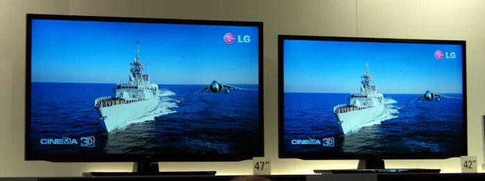 Телевизор hty 55u11b vs 55. 40 Дюймов и 55 дюймов разница. Телевизор 40 дюймов vs 65 дюймов. 32 Vs 50 дюймов. Телевизор 32 и 43 дюйма.