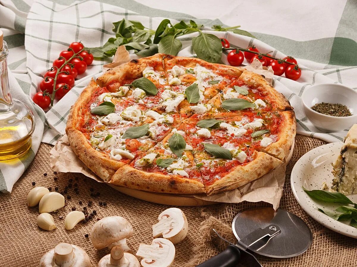 Пицца суши лок. Неаполитанская пицца растуново. Популярные пиццы. Пицца с сырным бортом. Неаполитанская пицца нижний новгород.