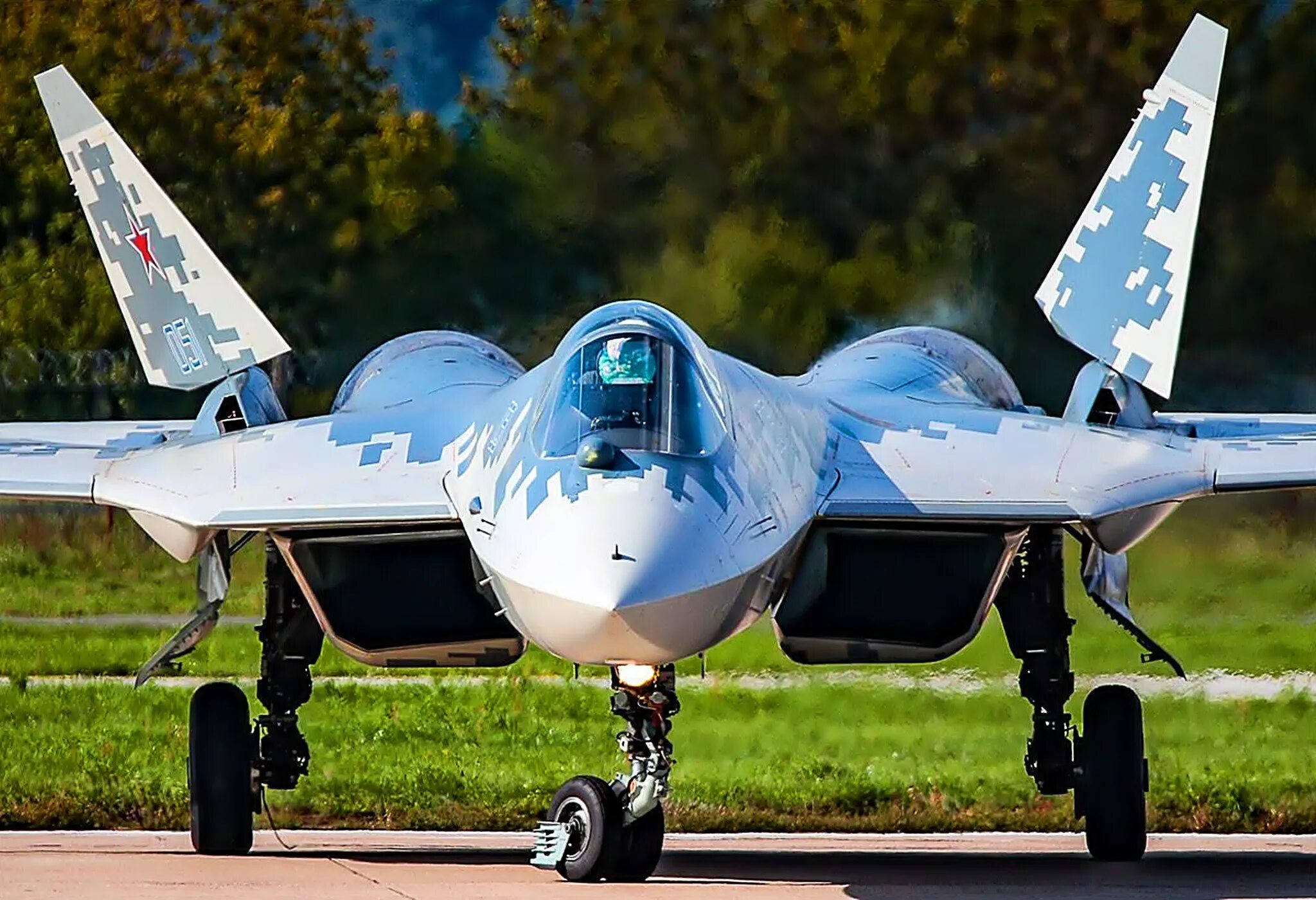 Поколения российских самолетов. Истребитель 5 поколения России Су-57. Су-57 реактивный самолёт. Самолёт истребитель Су 57. Истребитель 5 поколения Су 57.