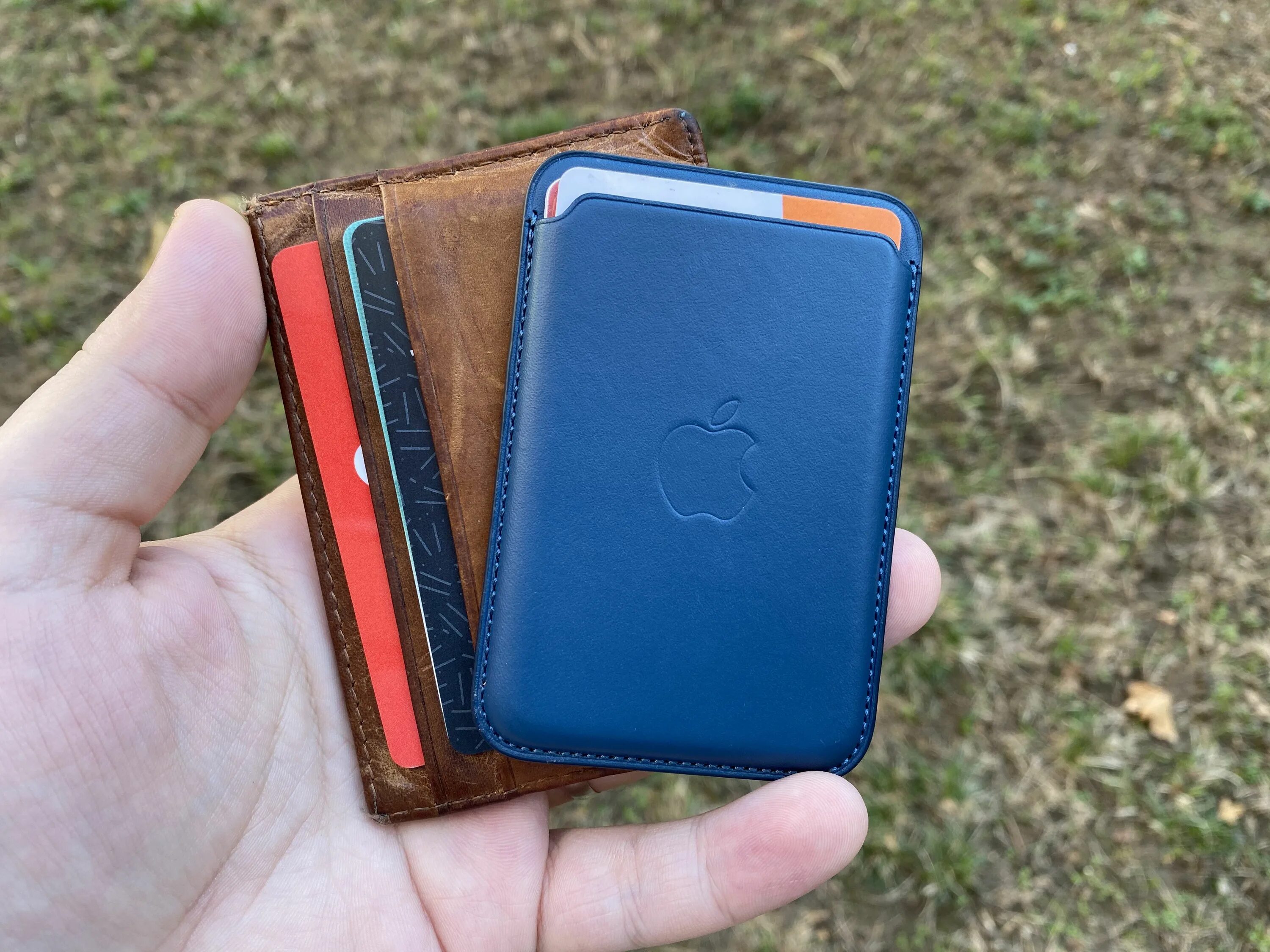 Картхолдер максейф. Кардхолдер магсейф. apple magsafe cardholder. кардхолдер айфон магсейф. картхолдер apple leather wallet.