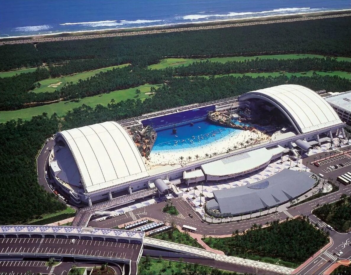 Япония крупнейший в мире. Ocean Dome аквапарк Япония. Аквапарк в Японии Океанский купол. Самый большой аквапарк в мире Seagaia Ocean Dome. Океанский купол «Ocean Dome».