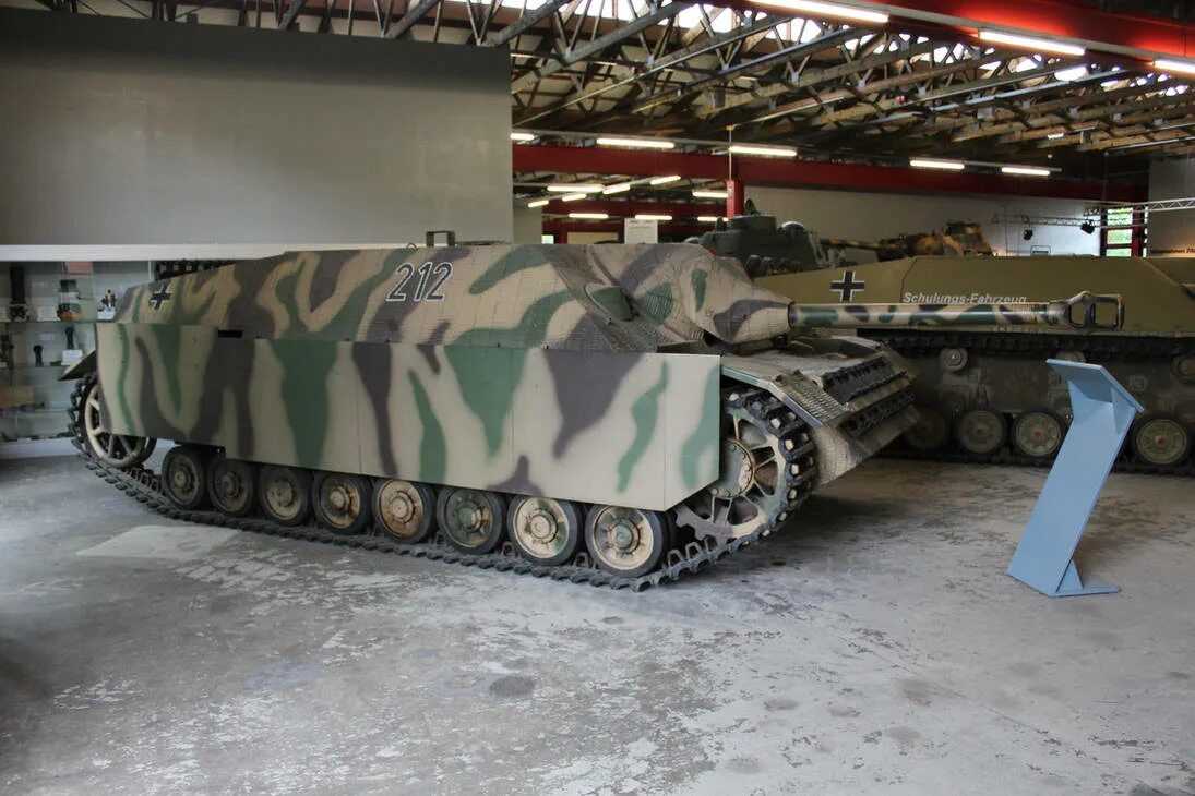 Jagdpanzer iv. Танк-истребитель jagdpanzer iv/48.. сау jagdpanzer 4. ягдпанцер 4 камуфляж. немецкий танк jagdpanzer.