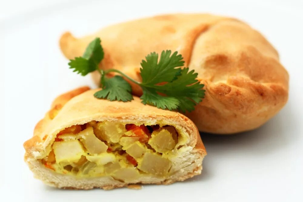 Самосы крымские. Самос пирожок. Крымские пирожки с фруктами самосы. Самосы печеные
