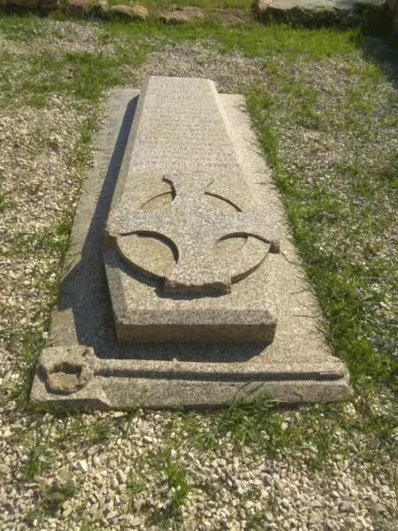 Похоронен на английском. Могила на английском. Братское кладбище похоронены англичане. Могила Хораса Уэллса. Могила английского офицера в Крыму.