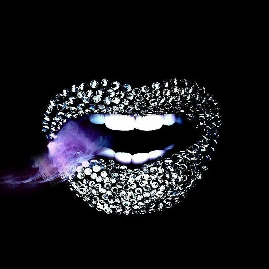 Губы на черном фоне. Стразы на черном фоне. бриллианты на черном фоне. драгоценности на черном фоне. бриллианты на темном фоне.