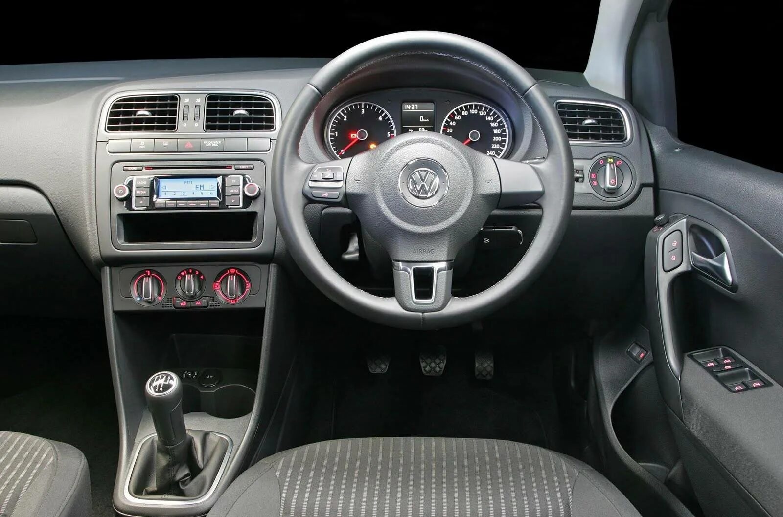 Volkswagen polo sedan салон. Volkswagen polo sedan 2012 салон. Volkswagen polo хэтчбек 2012 салон. Поло 2012 салон. Фольксваген поло седан 2013 салон.