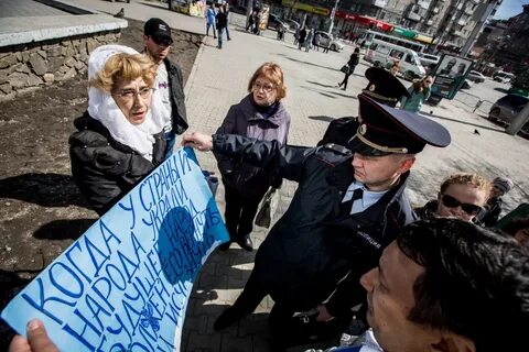 Встретился на площади