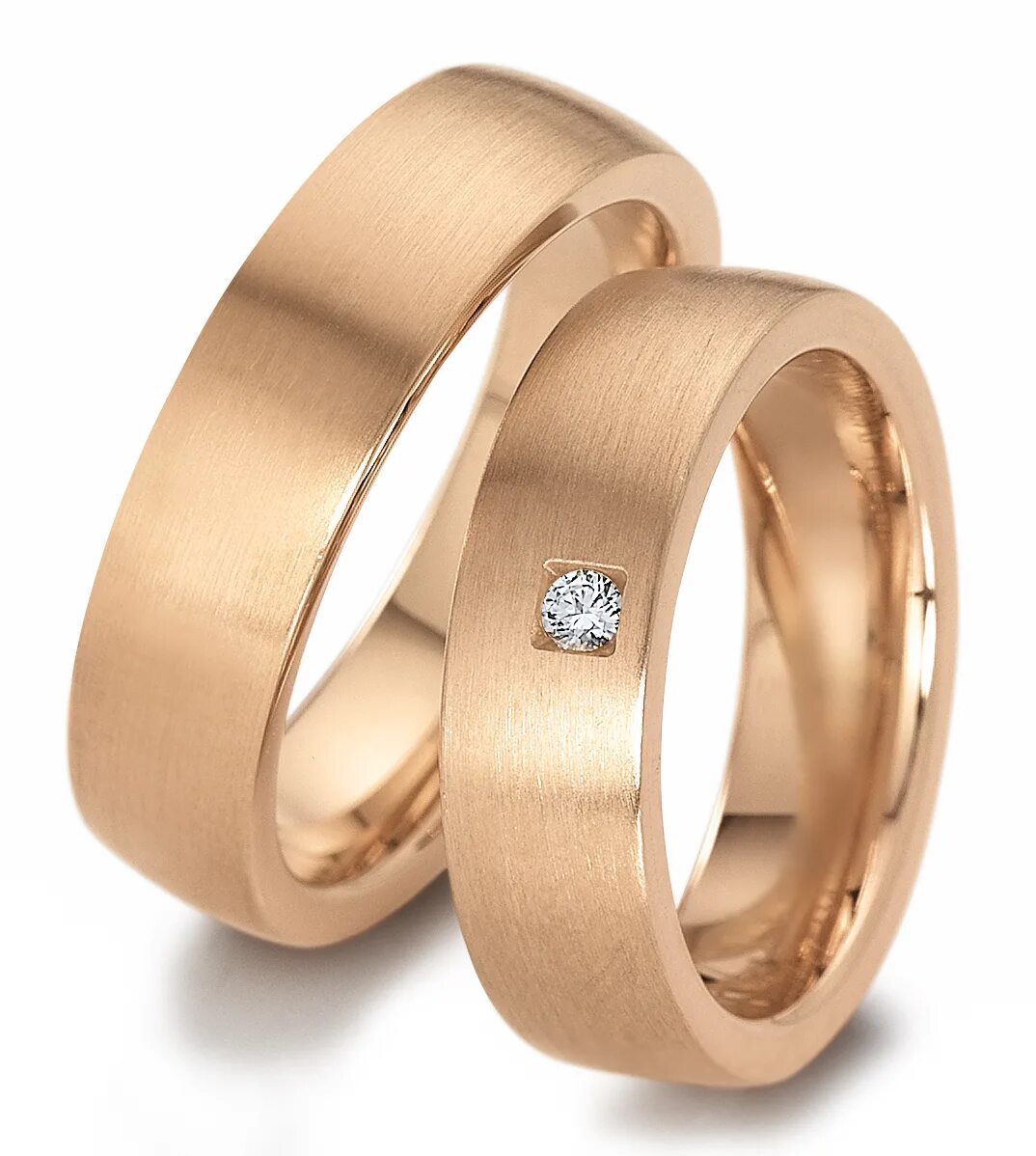 Кольцо шайба с бриллиантом. Кольца шайбы с бриллиантами. Кольца шайбы с бриллиантами. Обручальные кольца шайба с бриллиантиком на руке. Кольцо американка.