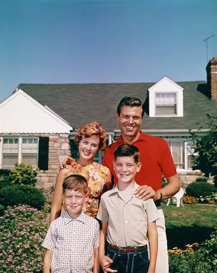 Two sons two daughters. Family portrait 1960s. 1960s Family photo. 1960s Family values. Beau is afraid poster.