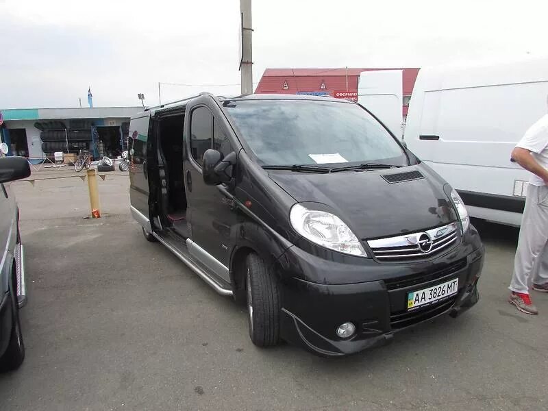 Nissan opel. Opel Vivaro Nissan Primastar Renault Trafic. Рено трафик Опель Виваро Ниссан Примастар. Опель Виваро и Рено трафик. Бампер передний Vivaro Trafic.