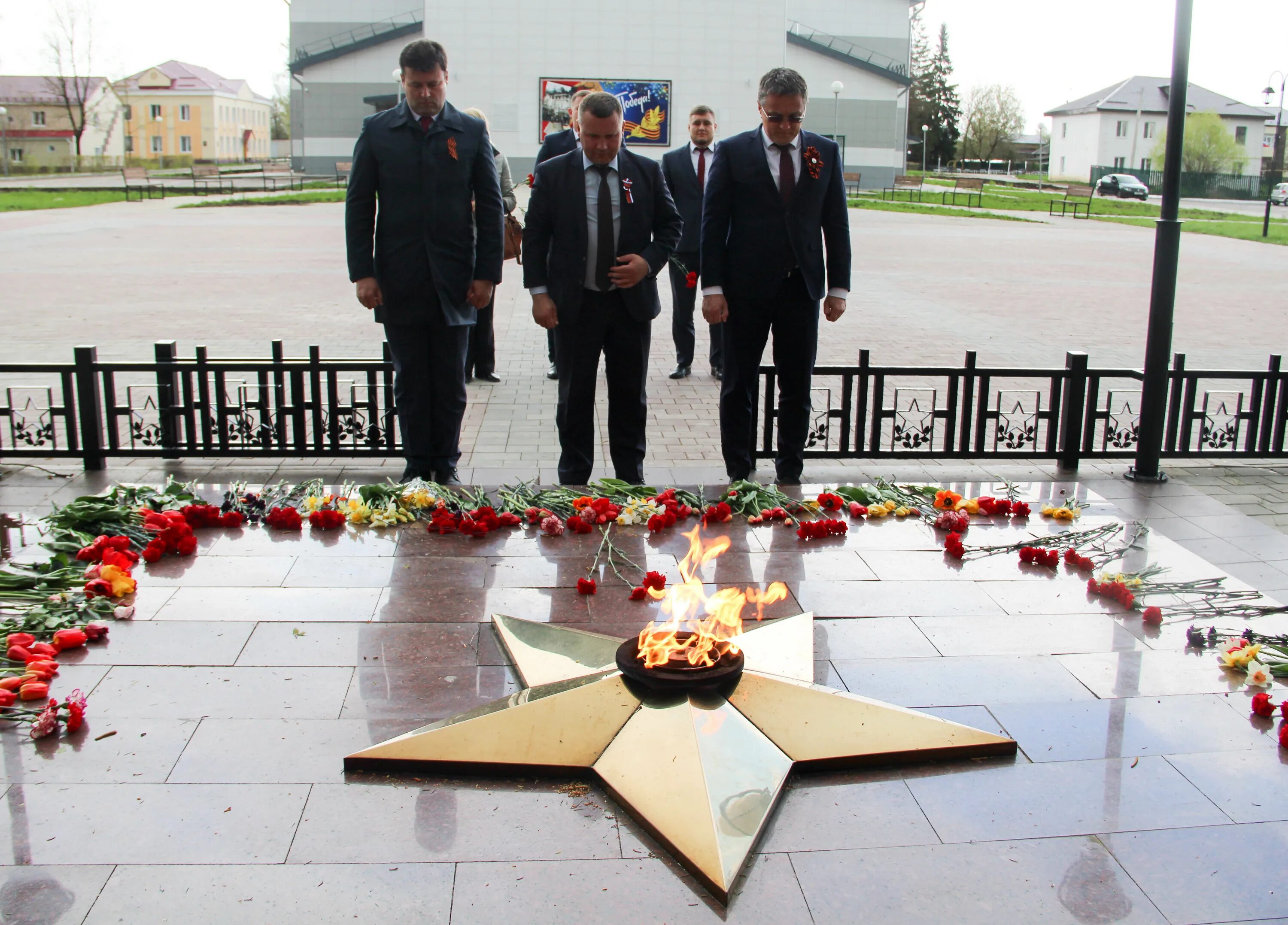 Ветеран королев. Королева 9 мая. Королев памятник. Мемориал славы город королев 9 мая. 9 мая королев фото.
