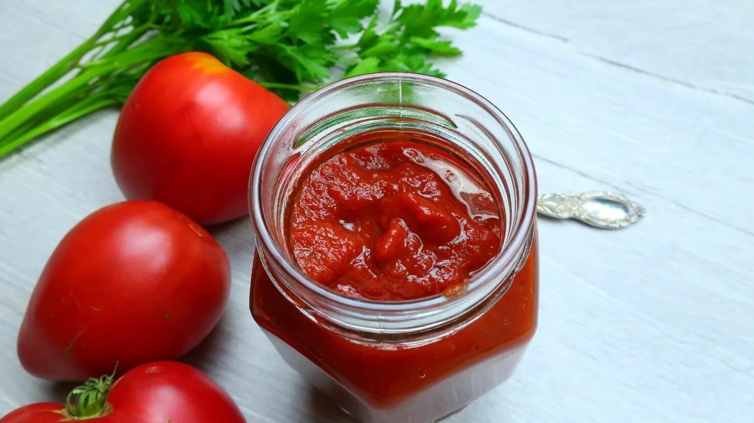 Томатный кетчуп на зиму. Кетчуп. соус кетчуп. вкусный кетчуп на зиму. аппетитный кетчуп.