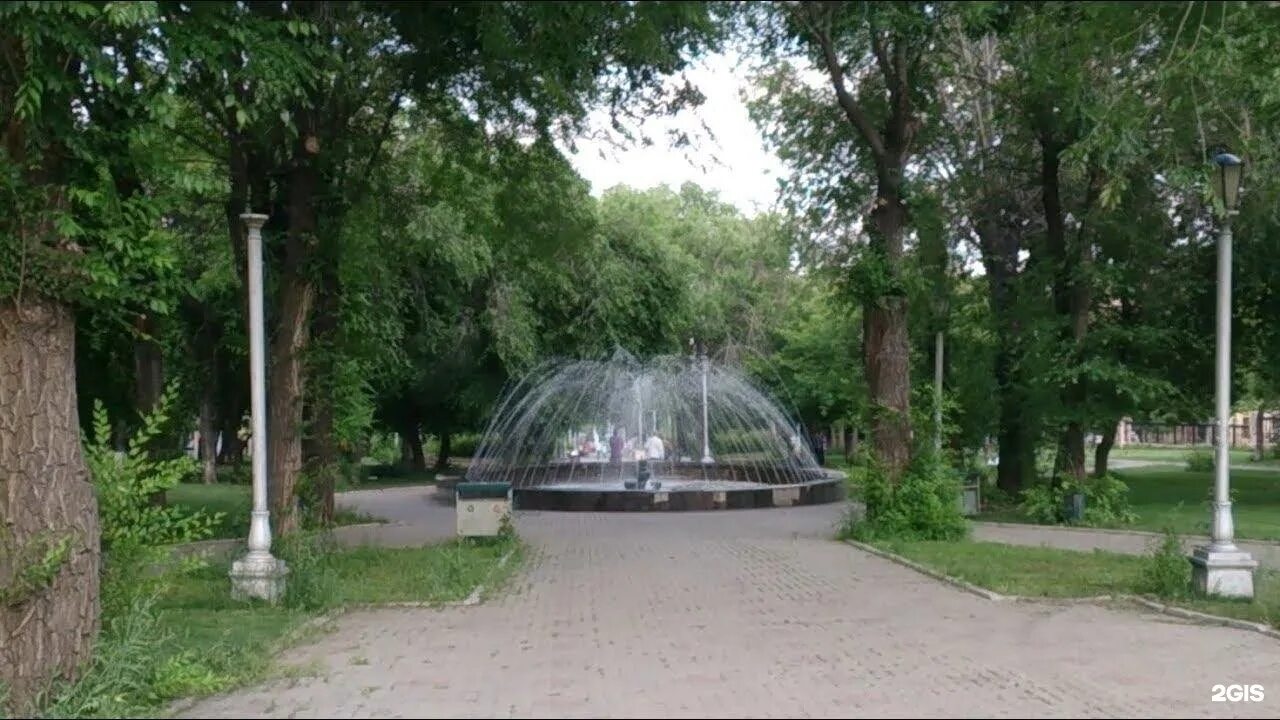 Сквер металлургов магнитогорск. Магнитогорск сквер пр. Фонтаны в магнитогорске. Парк металлургов магнитогорск. Сквер металлургов магнитогорск.