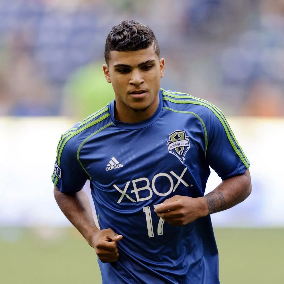 Арсен норайрович захарян пресс. Денисов, игорь владимирович футболист. Игорь денисов. Куда футболист. Футболисты на поле.