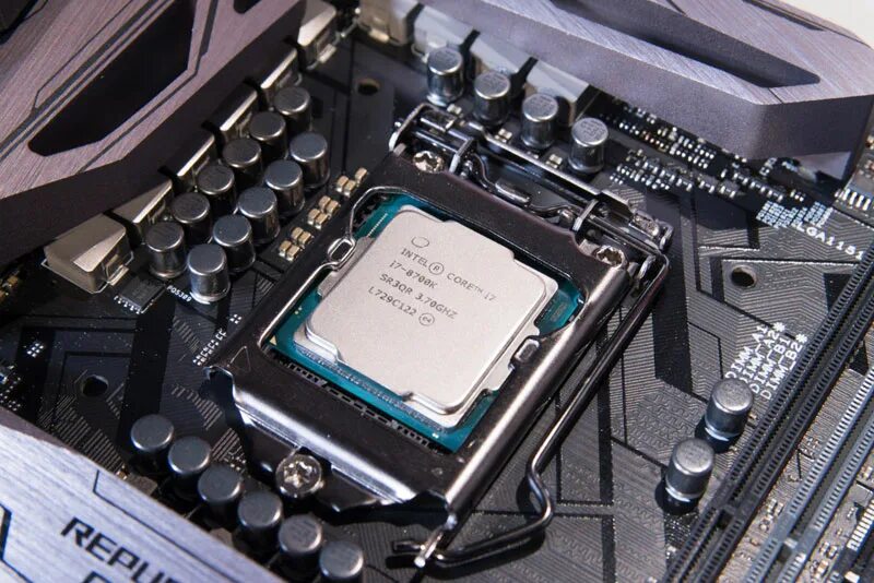 Intel core i3 встроенная видеокарта. I7 9700k. i5 9700k. core i7 9700. intel core i7-9700k lga1151 v2, 8 x 3600 мгц.