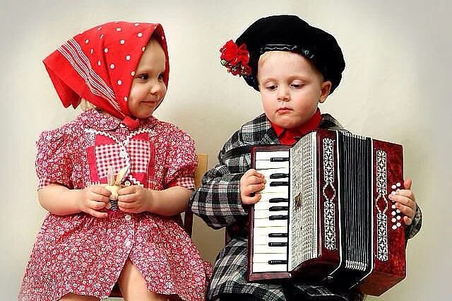 тайна коко бабуля. пляски под гармонь. детский ансамбль кукушечка раймонд паулс. картиночка для бабушки. мальчик поёт в ресторане.