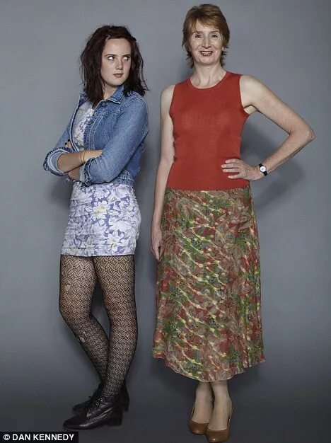 Бизнесвумен с детьми. Смазливая mom. My mother wearing. Смазливая daughter. Объятия мамы и дочки.