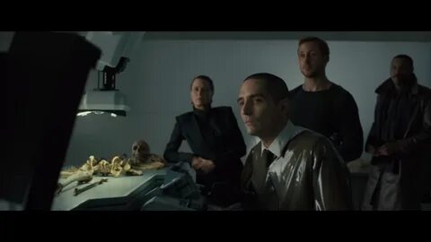 Бегущий по лезвию 2049 хорошее качество