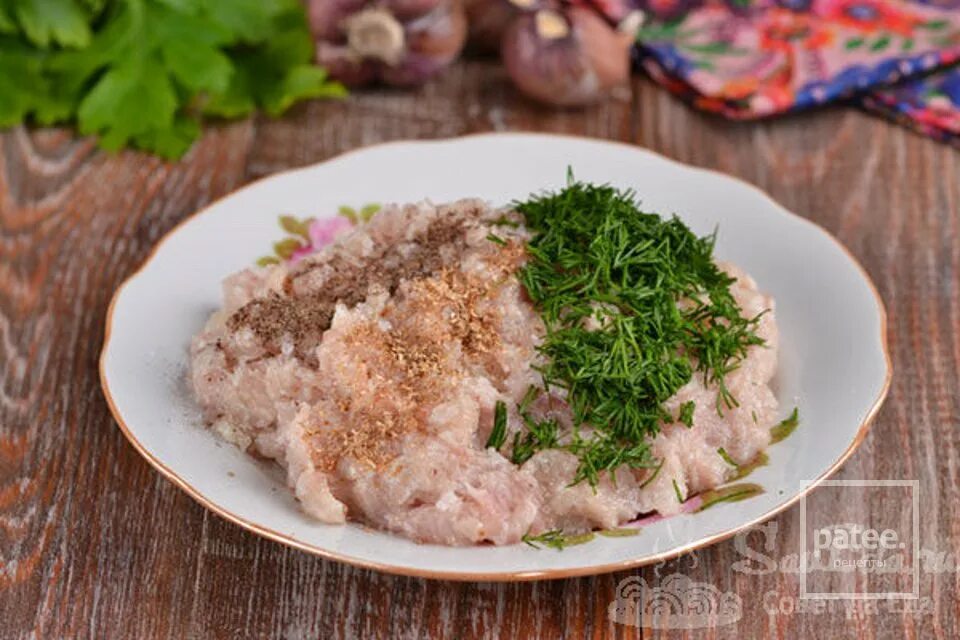 Шампиньоны фаршированные в духовке с фаршем. Куриные гнездышки. Мясные гнезда с грибами. Фарш мясной шампиньоны. Фарш мясной шампиньоны.