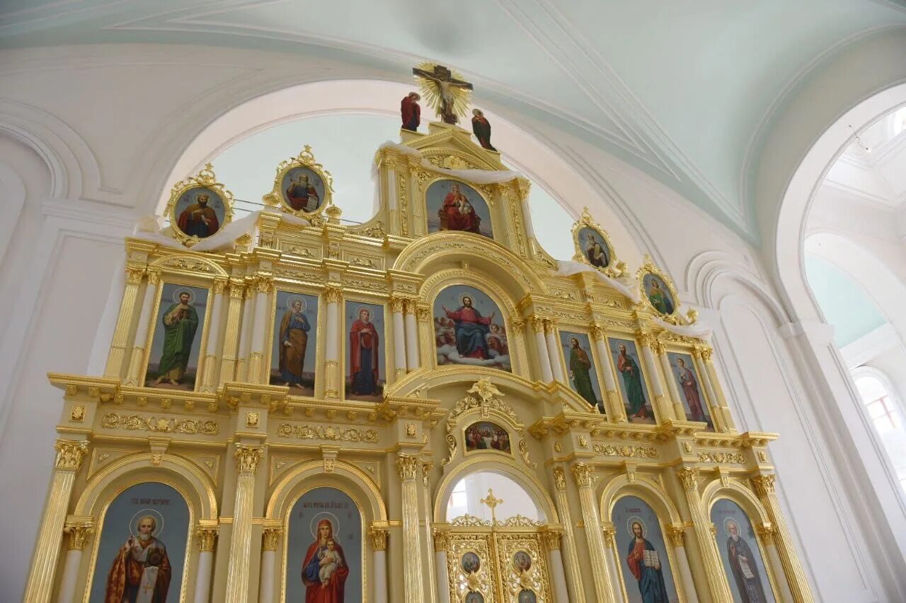 Иконостас храма фото Московская область Егорьевск Церковь Александра Невского Иконостас Царские врата
