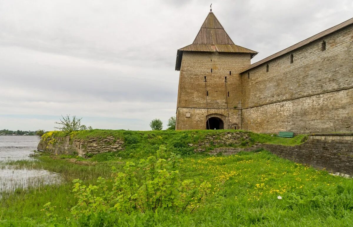 Прясло в архитектуре древнерусского храма. Как называется укрепление по углам крепостной ограды. Могильный ручей колпино. Албазинский острог реконструкция. Оборонительный замок.
