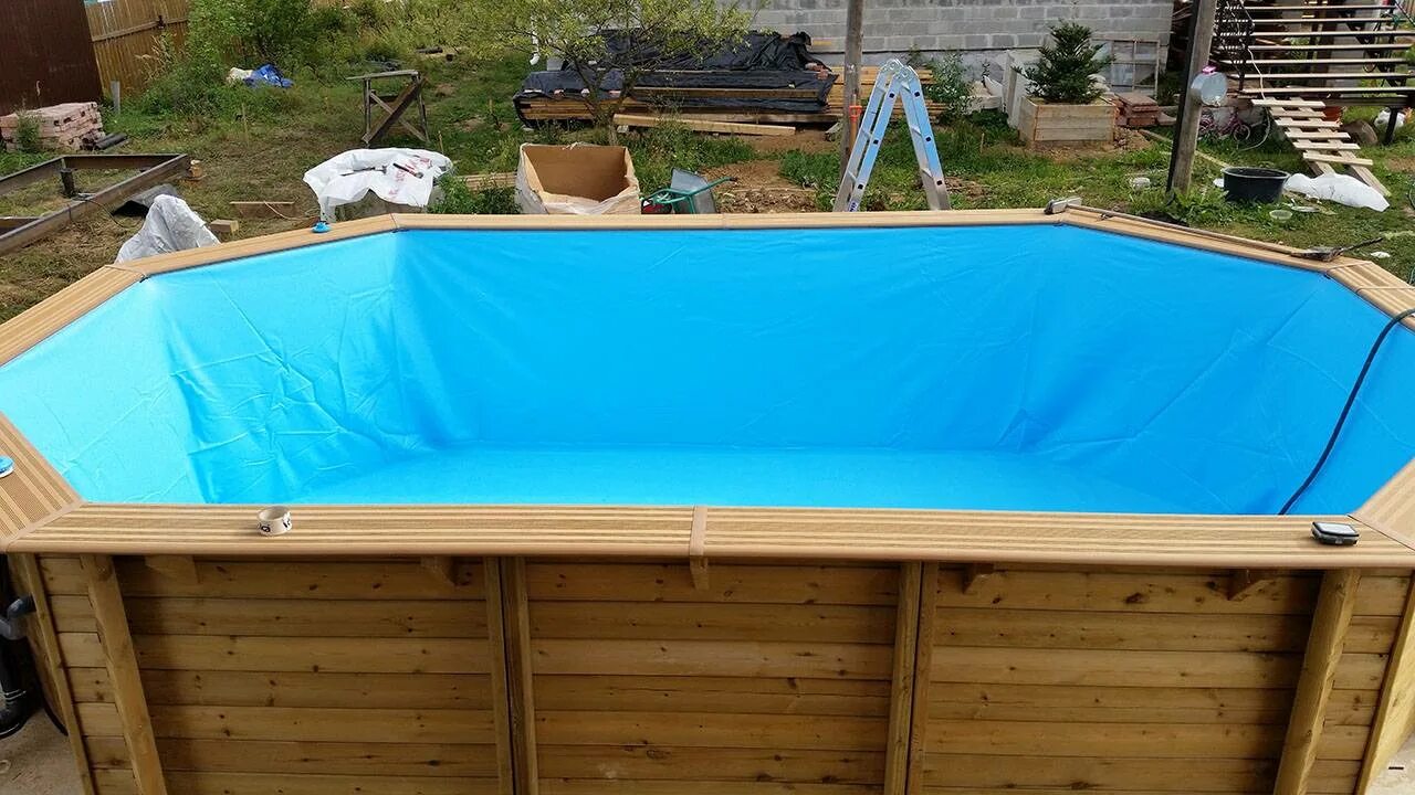 Самодельный каркасный бассейн. Бассейн на даче. Каркасный бассейн на даче. Каркасный бассейн из дерева. Деревянный каркас для бассейна.