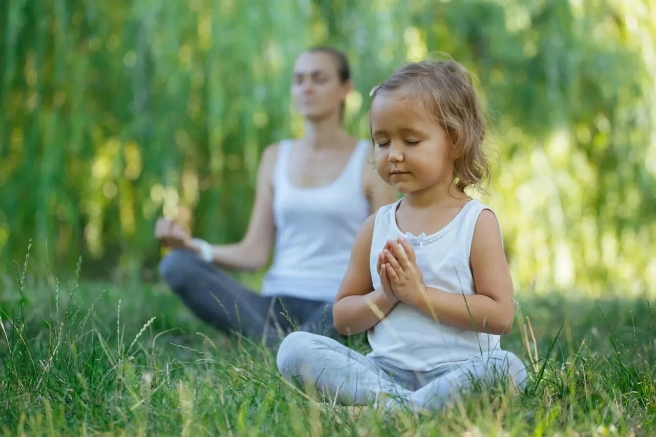У каждого ребенка входящего. Спокойный ребенок. Спокойствие дети. "Медитации для детей". Воспитание ребенка.