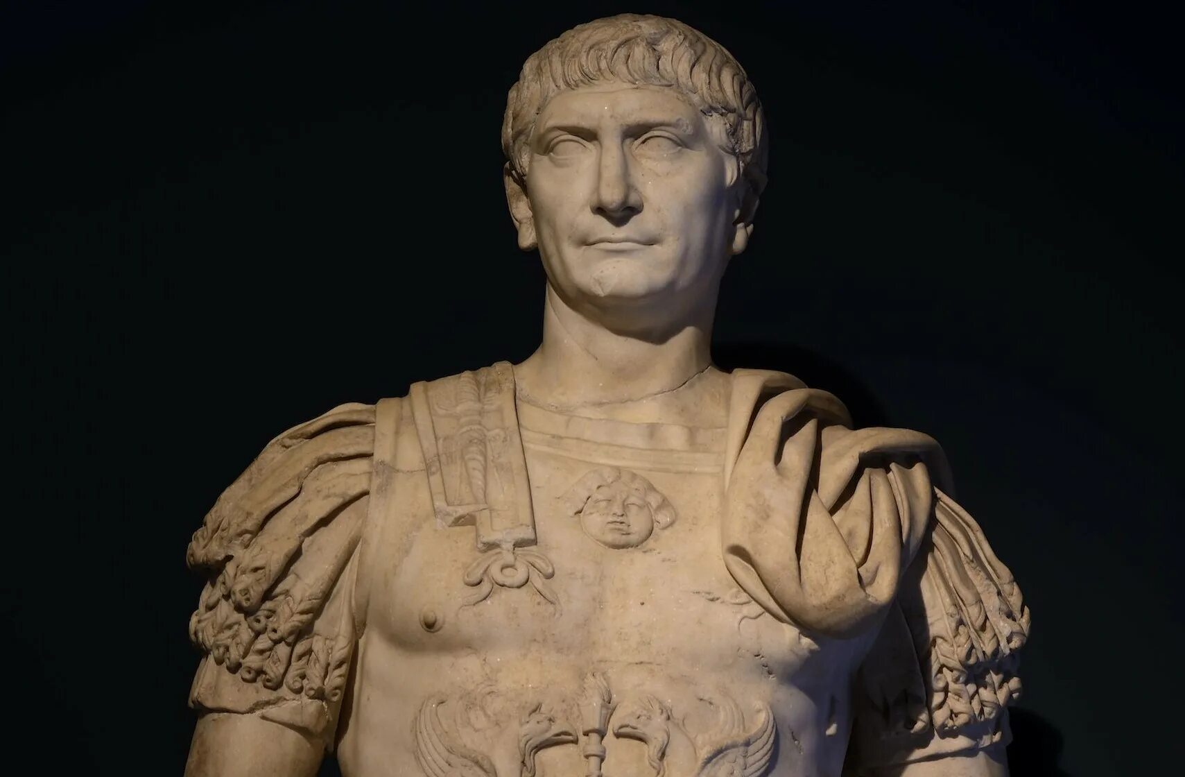 Траян римский император. Троян император. Траян император римской империи. Траян римский император памятник. Император траян рим.