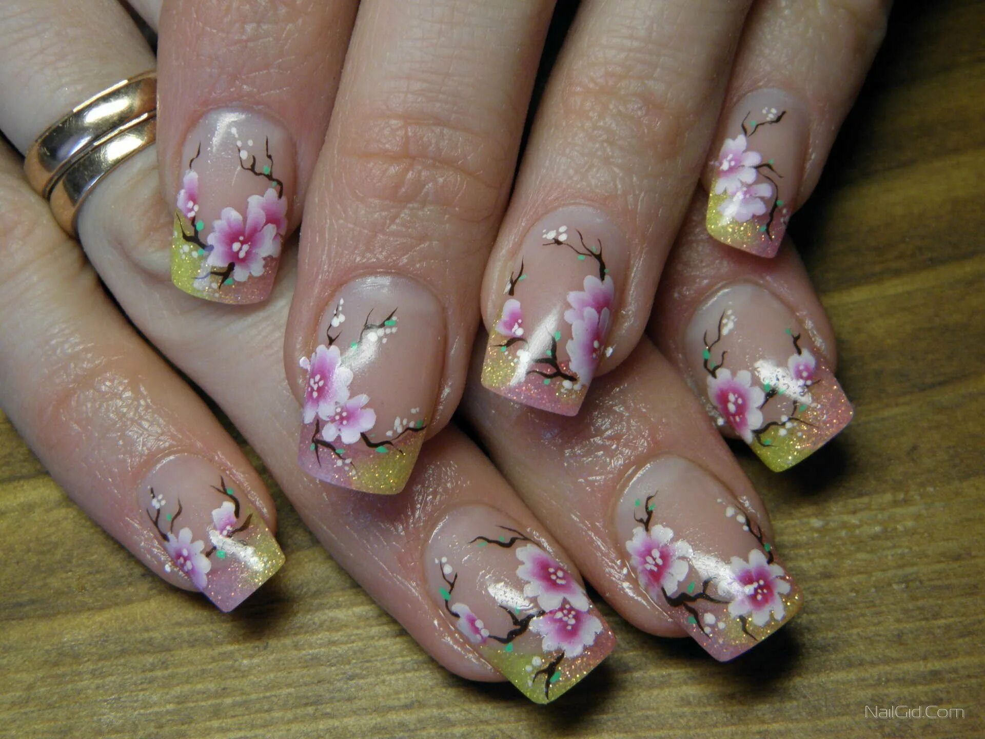 Весенние ногти. Ногти с цветочками. Маникюр китайская роспись. Красивый маникюр с цветами.