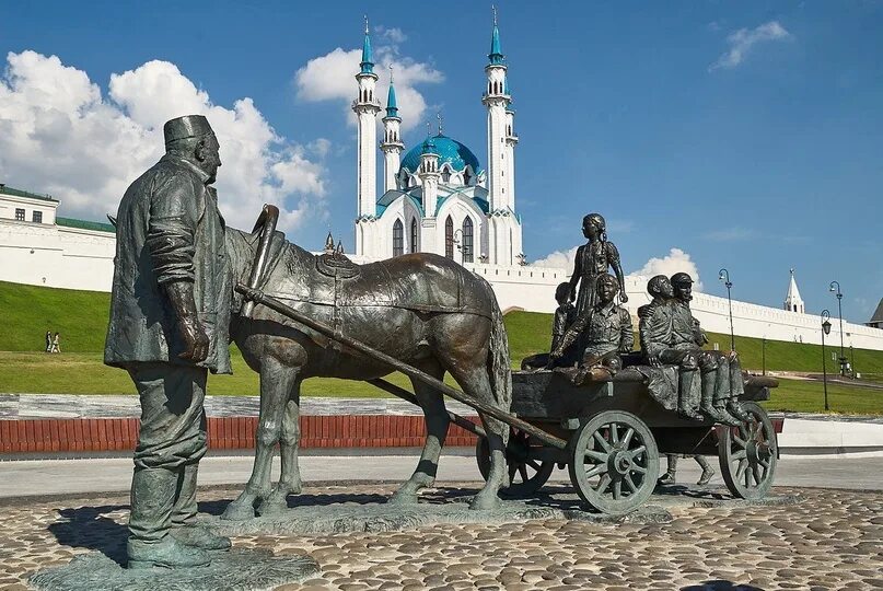 Телеги казань. Памятник Асгату Галимзянову. Памятник Галимзянову в Казани. Асгат Галимзянов памятник в Казани. Памятник Казань благотворителю Галимзянову.