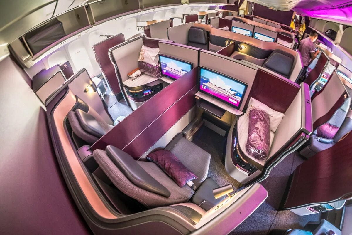 Boeing 777 бизнес класс. Boeing 777-300er Qatar Airways бизнес класс. Qatar Airways 777-300er Business class. Qatar Airways 777 Business class. Boeing 777 Qatar Airways Business class.