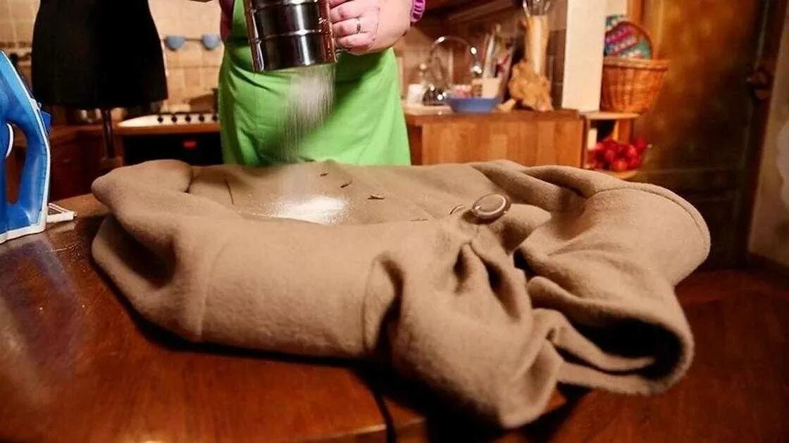 Как почистить шерстяное пальто. Домашняя химчистка пальто. сухая чистка одежды. химчистка пальто из шерсти. химчистка кашемирового пальто.