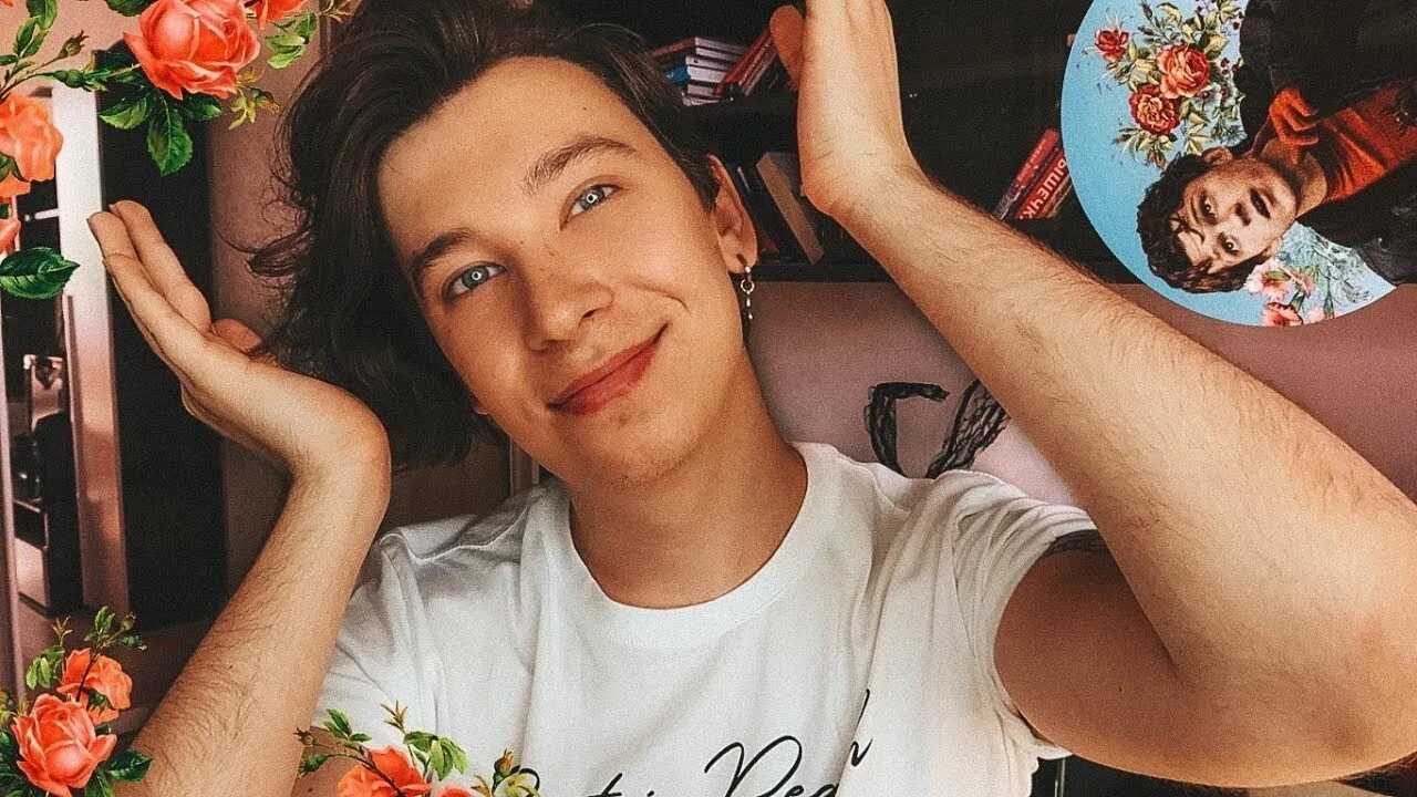 Энтони юлай модель. Энтони юлай энтони юлай. Энтони юлай в очках. Энтони юлай нетфликс адвент. Энтони юлай нетфликс адвент.