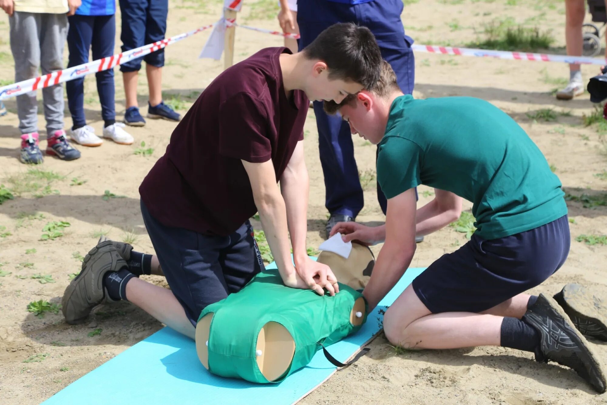 уроки физкультура 1-4 класс. соревнования в 1 классе. гимназия эврика анапа. фото спортивного праздника для начальных классов. 1 в класс соревнование.