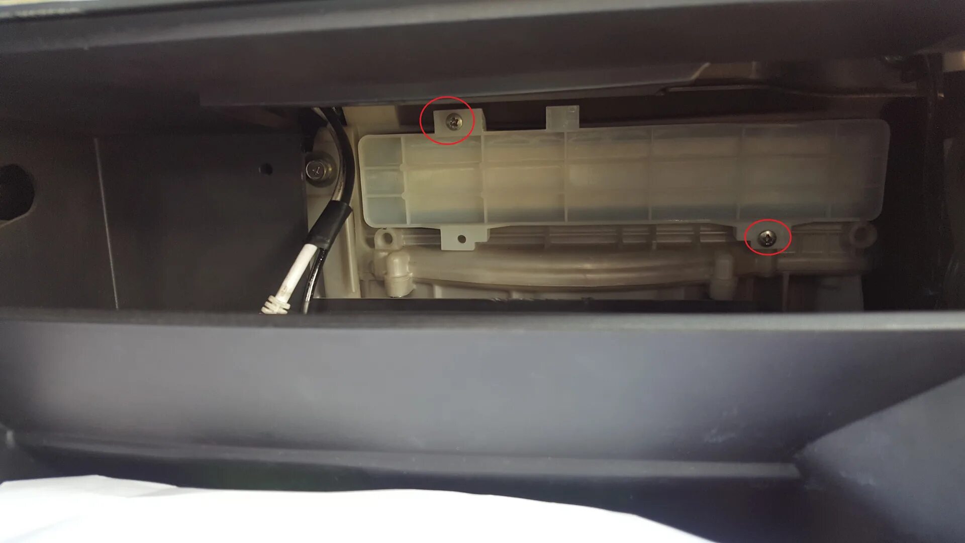 Установка салонного фильтра - Mitsubishi Pajero Sport (1G), 3 л, 2008 года друго